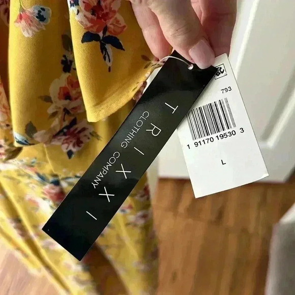 NWT size Large cropped yellow floral jumpsuit by Trixxi Clothing Company. - Picture 7 of 8